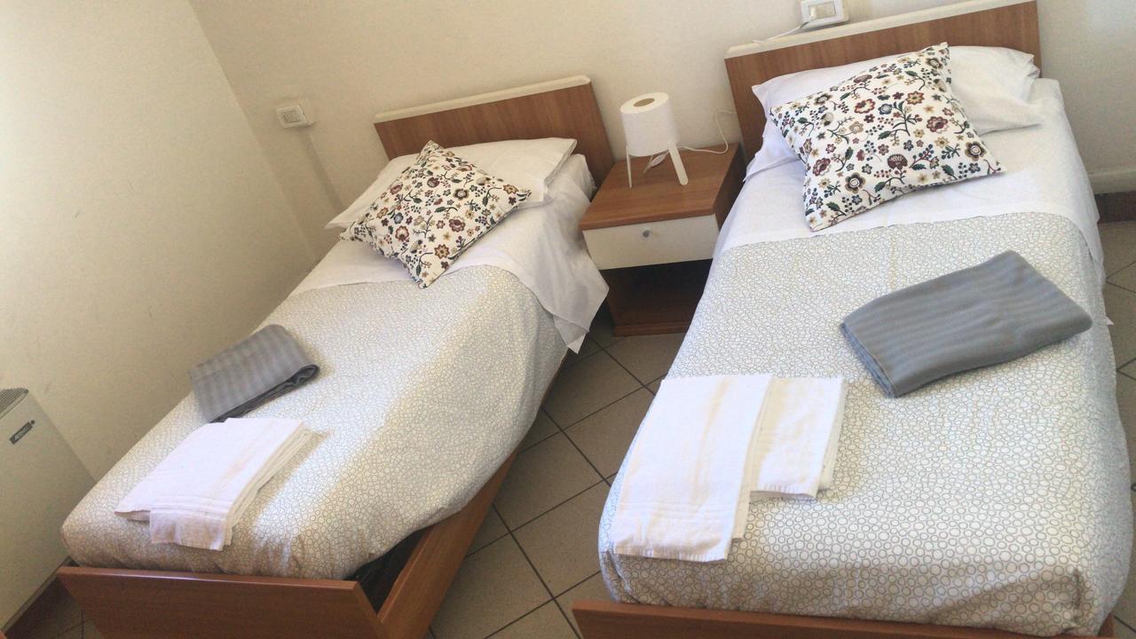 Albergo E Ostello Della Gioventu Biella Centro Storico Екстериор снимка